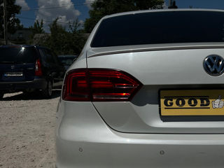 Volkswagen Jetta foto 8