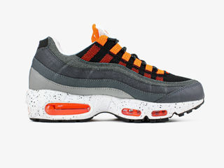 Kim Jones Nike Air Max 95 Total Orange foto 6