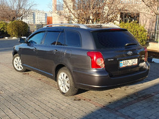 Toyota Avensis foto 8