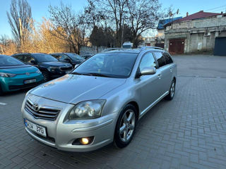 Toyota Avensis foto 2