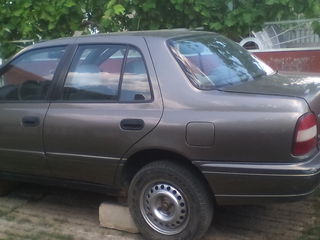 Nissan Sunny foto 3