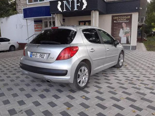 Peugeot 207 foto 3