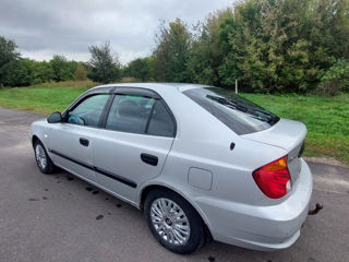 Hyundai Accent foto 6