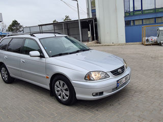 Toyota Avensis foto 7