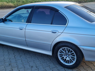 BMW 5 Series foto 7