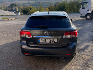 Toyota Avensis foto 8