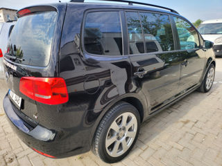 Volkswagen Touran foto 2