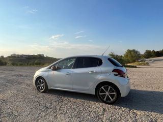 Peugeot 208 foto 8