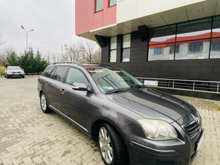 Toyota Avensis foto 2