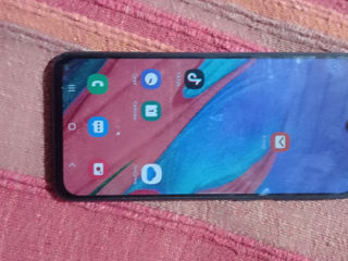 Se vinde urgent samsung galaxy a40 foto 2