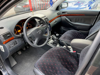 Toyota Avensis foto 7