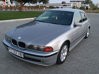 BMW 5 Series foto 1