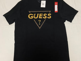 Vînd tricou Guess