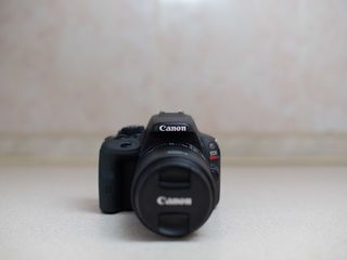 Canon Rebel SL1 (100D) (5000 de cadre) foto 2
