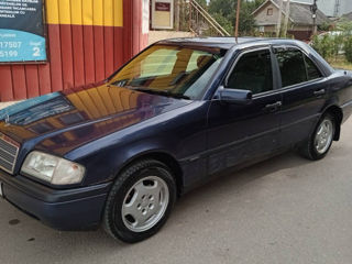 Mercedes C-Class foto 4