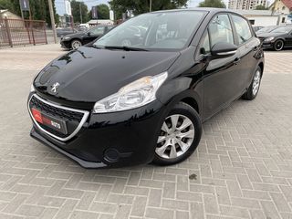 Peugeot 208 foto 1