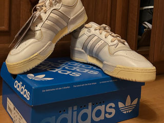 Adidas Rivalry low 42.