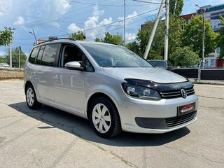 Volkswagen Touran foto 2