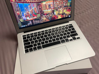 Vând MacBook Air 2017