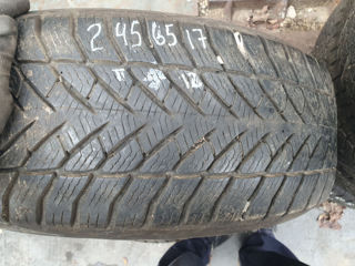 245/65/ R17- Goodyear.