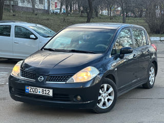 Nissan Tiida foto 2