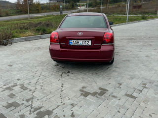 Toyota Avensis foto 4