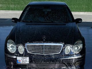 Mercedes E-Class foto 1