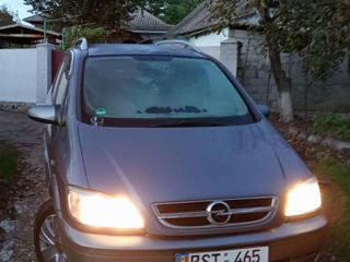 Opel Zafira foto 1