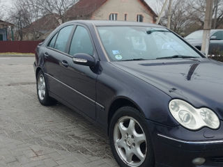 Mercedes C-Class foto 3