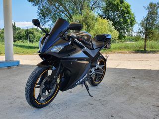 Yamaha YZF R125 foto 2