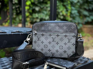 Vând borsetă Louis Vuitton foto 7