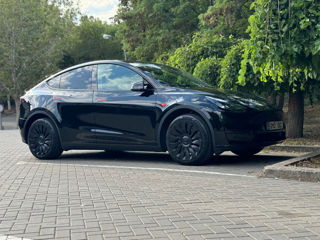 Tesla Model Y foto 8