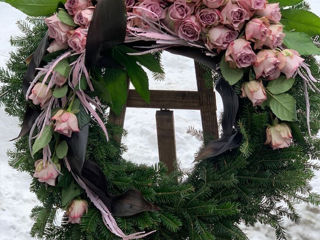 Похоронные венки, корзины, букеты/Coroane funerare din flori naturale foto 0
