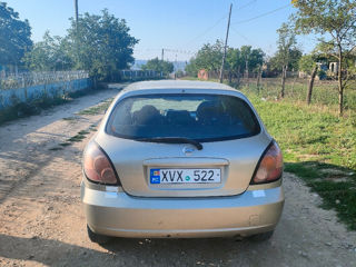 Nissan Almera foto 2