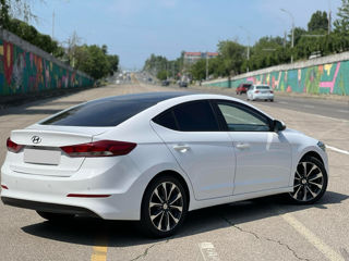 Hyundai Elantra foto 5