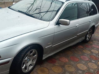 BMW 5 Series foto 2