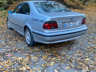 BMW 5 Series foto 3