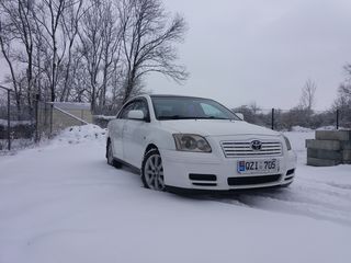 Toyota Avensis foto 2