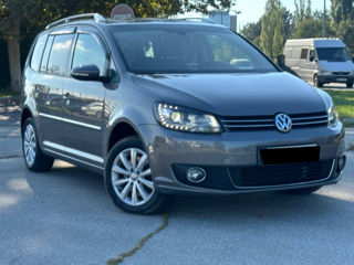 Volkswagen Touran foto 1