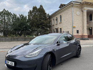 Tesla Model 3 foto 4