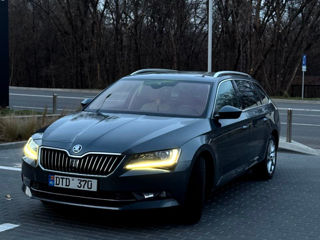 Skoda Superb foto 2