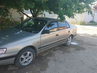 Toyota Carina foto 3