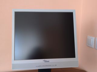 Monitor Fujitsu Siemens 17 inch foto 1