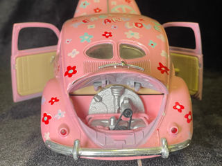 Model Volkswagen Beetle Peace and Love 1:18 foto 7