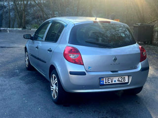 Renault Clio foto 2