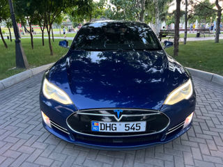 Tesla Model S foto 2