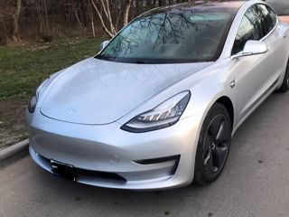 Tesla Model 3 foto 1