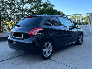 Peugeot 208 foto 6