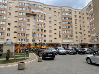 Apartament cu 2 camere, 77 m², Buiucani, Chișinău foto 2