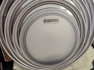 Evans EC2 матовые,набор пластиков для установки.